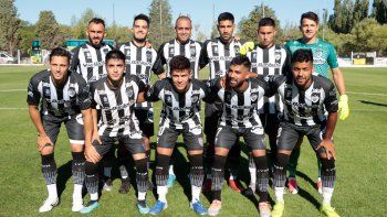 La formación titular que Cipo presentó en el último partido por el Federal A. La formación titular que Cipo presentó en el último partido por el Federal A.