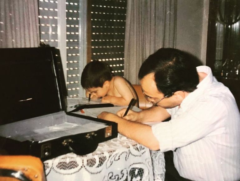 De niño, Matías siempre quiso ser como su papá periodista, Dante Boela. De niño, Matías siempre quiso ser como su papá periodista, Dante Boela.