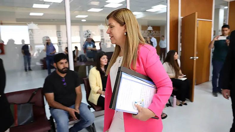Los delitos por los que acusaran a Gloria Ruiz la podrían hacer terminar en prisión. | LMCipolletti.com Los delitos por los que acusaran a Gloria Ruiz la podrían hacer terminar en prisión.