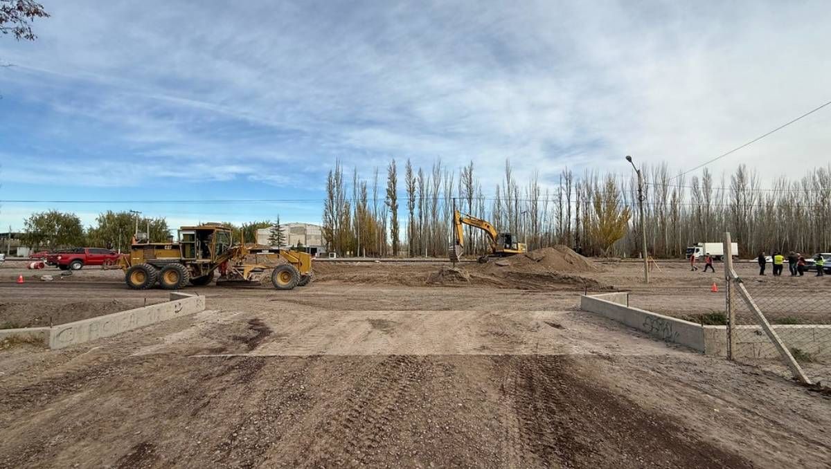 La obra de derivadores en Ruta 65 comenzó con la apertura de calle Mosconi.