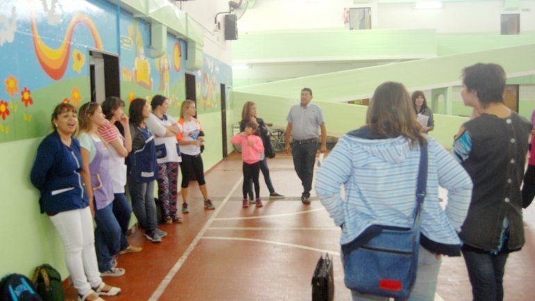 Ayer hubo una reunión entre los docentes