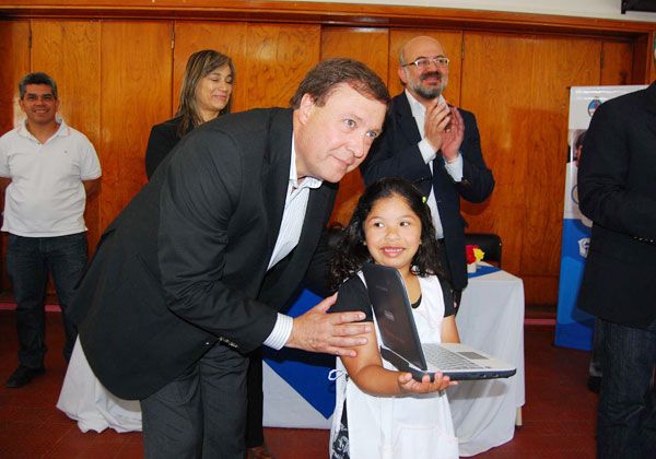 El gobernador entregará casi mil netbooks en Choele Choel y Luis Beltrán