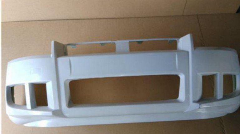 Compró un paragolpes pero le llegó más destruido que el chocado