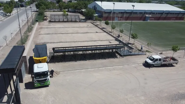 La obra contempla la construcci&oacute;n de vestidores deportivos.&nbsp;