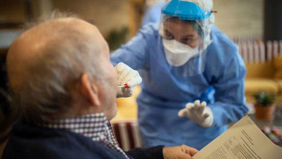 Hubo 105 nuevos casos y siete muertes en 24 horas