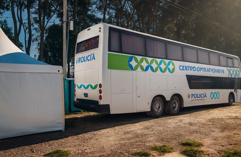El colectivo ya está instalado en el predio. 