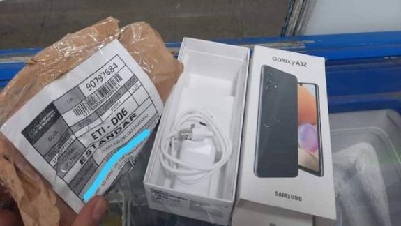 Indignante: compró dos celulares y el paquete le llegó vacío