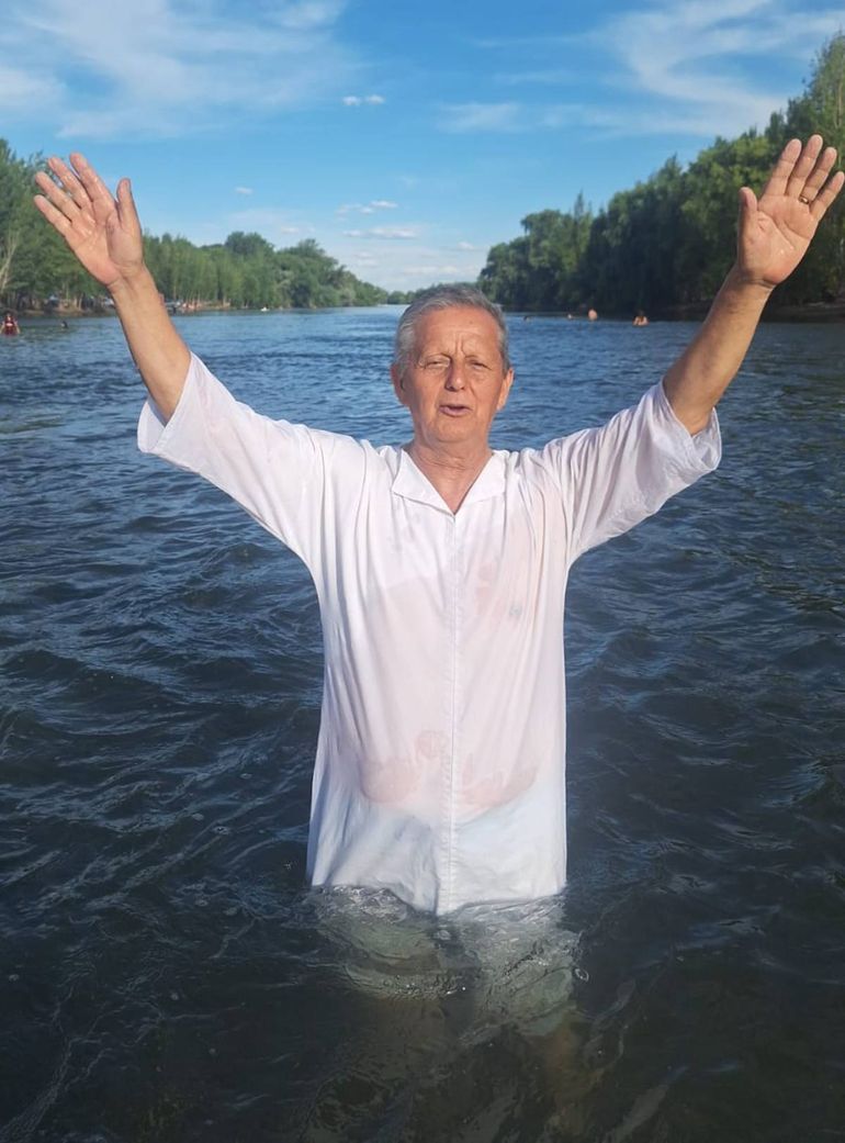 El Pastor que consumó los bautismos. El Pastor que consumó los bautismos.