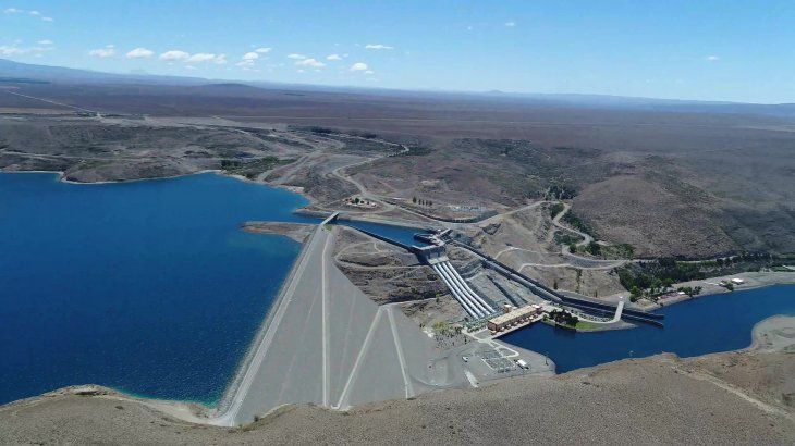 Las represas hidroeléctricas pasarán a manos de Enarsa para luego ser privatizadas.