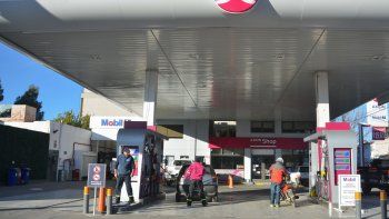 como ypf y shell, axion subio los combustibles un 1,6% como ypf y shell, axion subio los combustibles un 1,6%