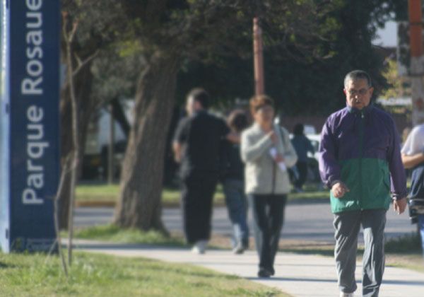 Deporte recomienda la actividad física para adultos