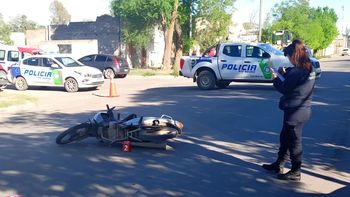 La mujer tuvo que ser trasladada al hospital de Luis Beltrán tras caer de la moto que conducía por esquivar un perro.