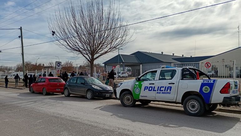 Las amenazas hicieron que se pusiera en marcha un operativo que incluyó el desalojo del establecimiento y el cierre de calles aledañas al edificio hospitalario.&nbsp;