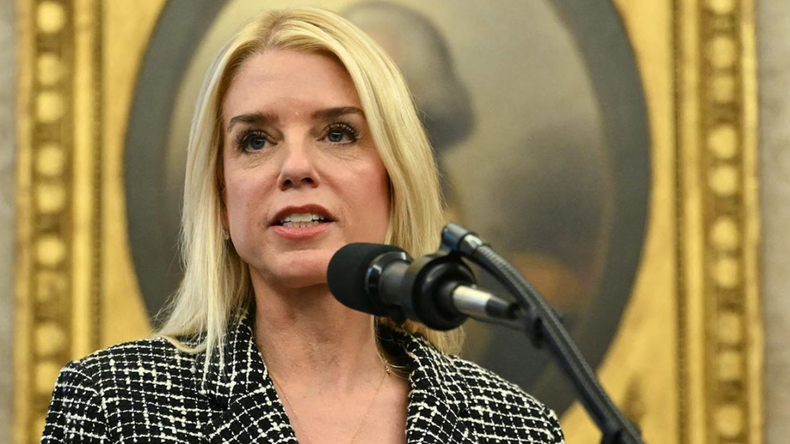 Trump echó a su secretaria de Justicia, Pam Bondi
