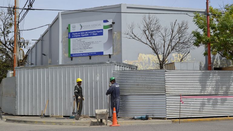 El edificio judicial de España y Urquiza, continúa avanzando en su remodelación integral.