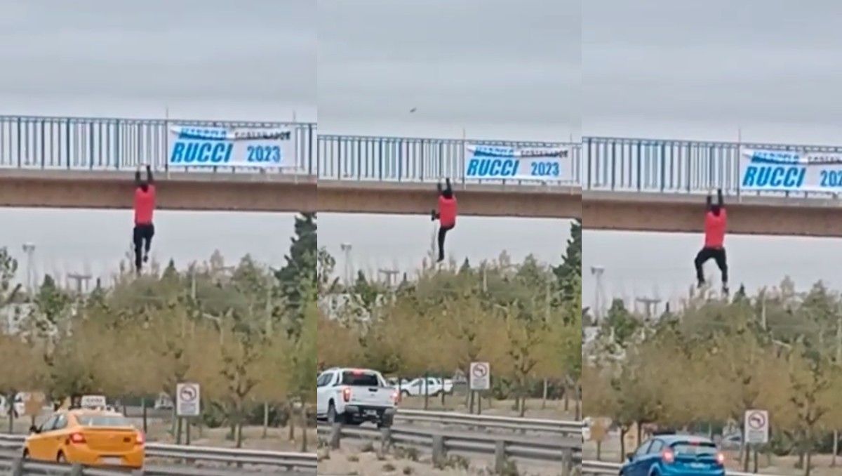 ¡Dramático! Colgaba un cartel y quedó al borde de una trágica caída 