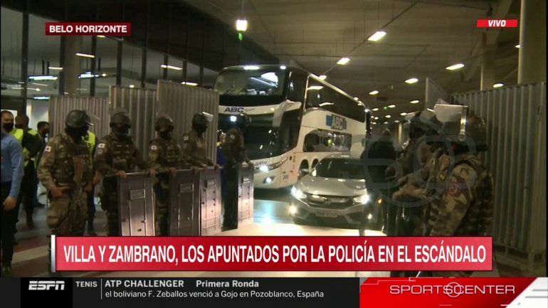 Boca no vuelve porque detuvieron a dos jugadores