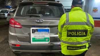 Los efectivos confirmaron que la camioneta registraba un pedido de secuestro vigente desde noviembre de 2022. Foto: Gentileza. Los efectivos confirmaron que la camioneta registraba un pedido de secuestro vigente desde noviembre de 2022. Foto: Gentileza.