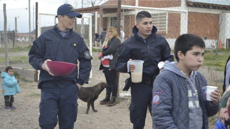 Policías de Oro: organizaron los festejos por el Día del Niño en el barrio Costa Linda