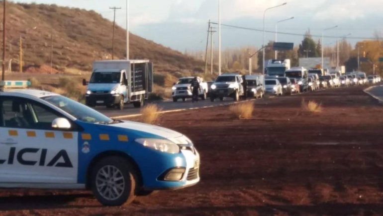 Insólito: multan a una ambulancia por esquivar filas de autos