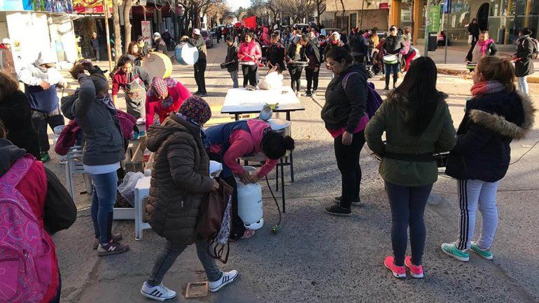 Organizaciones sociales marcharon al Municipio en reclamo de comida