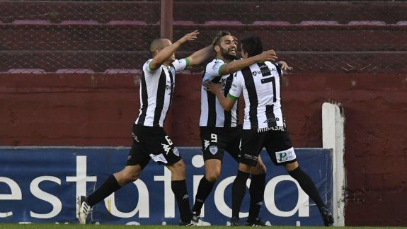 El gol de Cipo, un momento de éxtasis para los hinchas y jugadores en la cancha de Lanús, ante San Lorenzo.&nbsp;