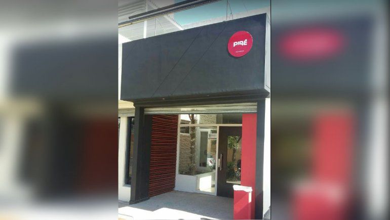 Robaron una heladería y balearon a un hombre que pasaba caminando