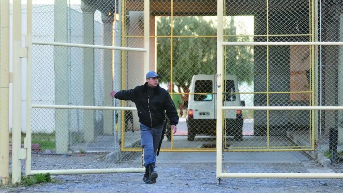 U11: se amotinaron porque les sacaron tres celulares prohibidos