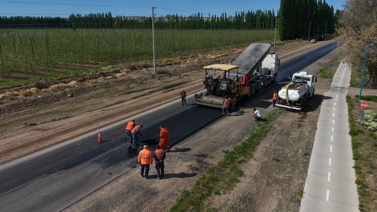 Mejoras en las rutas 1, 6, 8, 65 y 69 son algunas de las obras que se ejecutan en Río Negro. Mejoras en las rutas 1, 6, 8, 65 y 69 son algunas de las obras que se ejecutan en Río Negro.