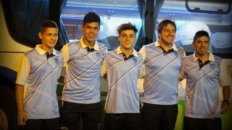 Los futbolistas y entrenadores de Pillma que viajaron a Buenos Aires.