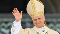 La escena tuvo lugar en el Aula Pablo VI, uno de los salones más utilizados para actos públicos dentro del Vaticano.