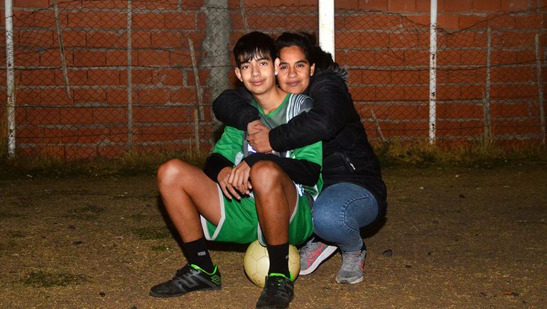 El niño mimado de su incondicional mamá. El niño mimado de su incondicional mamá.