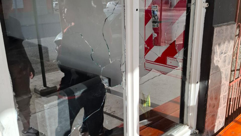 Insólita disputa entre barberos: la Policía agarró a la madre de uno con un arma y 50 cartuchos