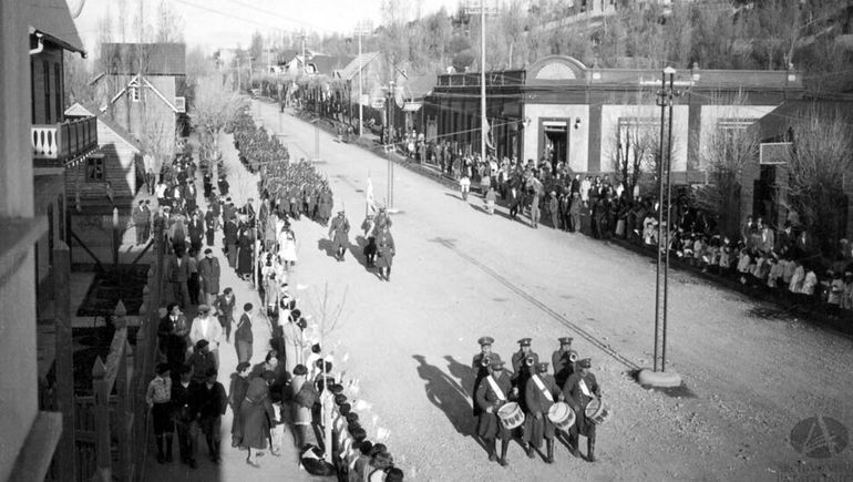 El histórico desfile de Bariloche vuelve a copar la calle Mitre