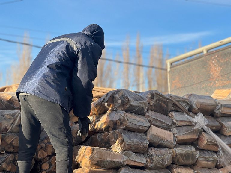 El Municipio ya lanzó su habitual programa de reparto de leña para los hogares más vulnerables. Hay críticas por la cantidad, considerada muy acotada, de leña que se entrega. El Municipio ya lanzó su habitual programa de reparto de leña para los hogares más vulnerables. Hay críticas por la cantidad, considerada muy acotada, de leña que se entrega.