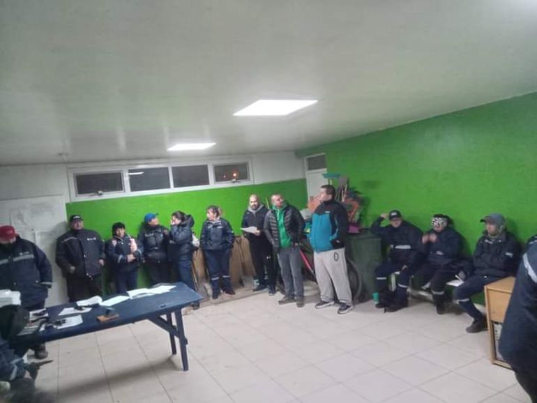 Dirigentes de Soyem, ATE y Upcn conversaron con los trabajadores municipales para presentar alternativas a discutir con funcionarios del Municipio en la negociación paritaria en marcha.