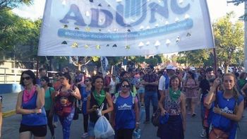 Los afiliados al gremio Adunc llevarán a cabo asambleas presenciales y virtuales en la UNCo para resolver la metodología del plan de lucha nacional para el segundo cuatrimestre. Se vienen paros y otras formas de protesta.