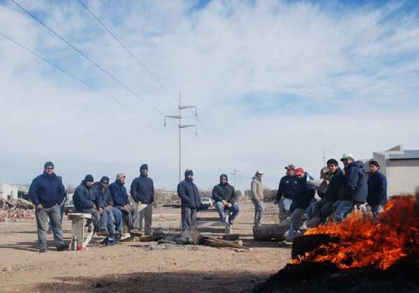 Paralizaron una obra por despido de trabajadores