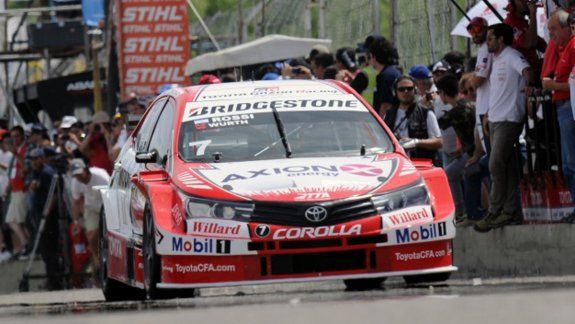 rossi gano la primera carrera del super tc2000 en roca
