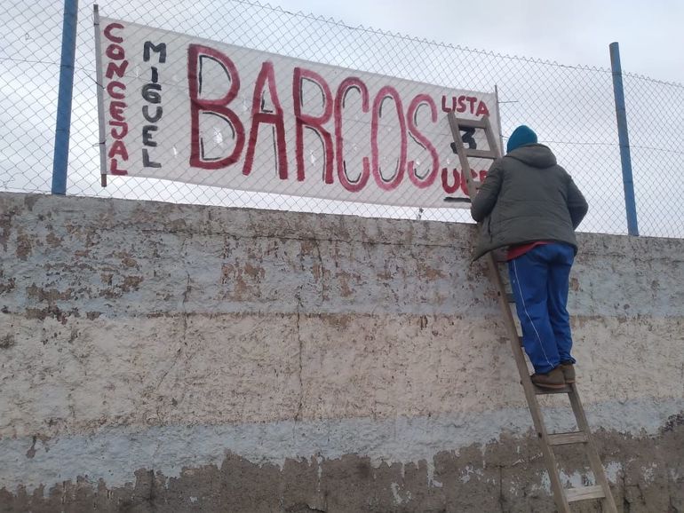 Radicales remueven su propaganda proselitista