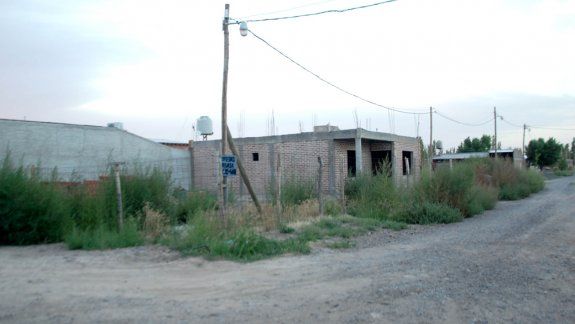 Los delincuentes se subieron hasta un tanque de agua para entrar a la casa. 