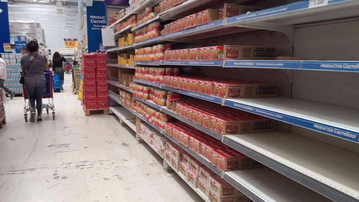 Comercios cerrados o con poca mercadería, un síntoma de la incertidumbre por las elecciones.
