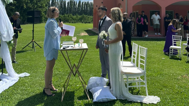 Cada vez más parejas solicitan que la ceremonia se pueda llevar adelante en sus celebraciones, como chacras o salones de eventos Cada vez más parejas solicitan que la ceremonia se pueda llevar adelante en sus celebraciones, como chacras o salones de eventos
