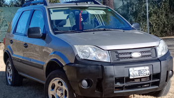 En la madrugada de este sábado, delincuentes robaron una camioneta en un barrio de Cipolletti.