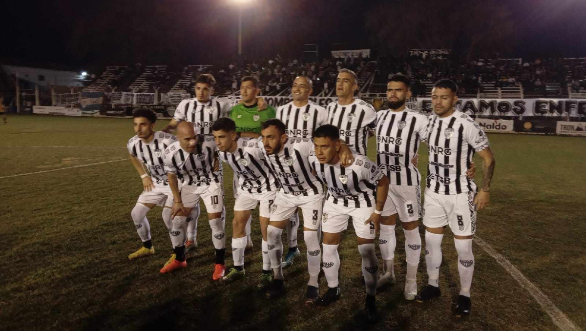 Cipolletti ganó en casa nuevamente y sube al podio de la zona A. Foto: Claudio Espinoza