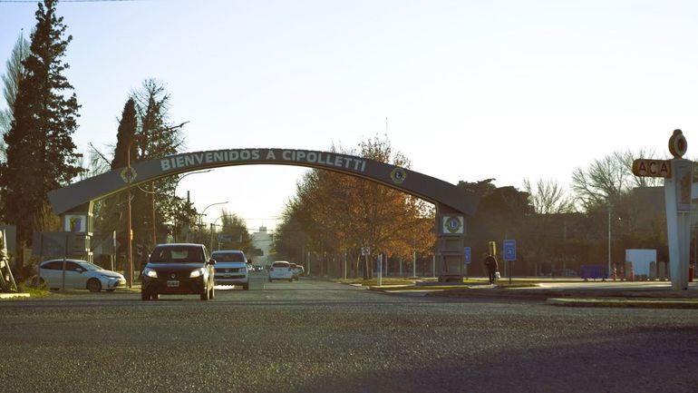 El cruce entre ruta 22 y el ingreso por Luis Toschi, genera complicaciones diarias para quienes transitan especialmente en horas pico.