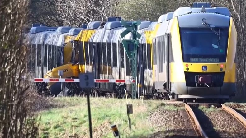 El choque frontal entre dos trenes se produjo en el norte de Dinamarca, a unos 40 kilómetros de Copenhague.
