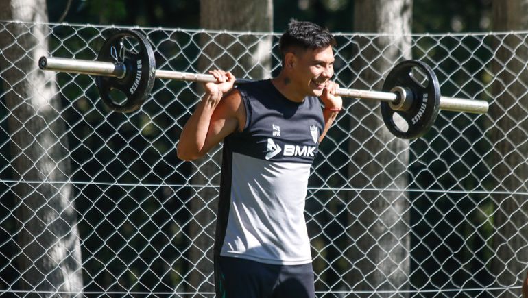 El mediocampista Lucas Argüello deberá estar fuera de la competencia al menos por tres semanas: tiene una distensión en el ligamento interno de la rodilla izquierda.