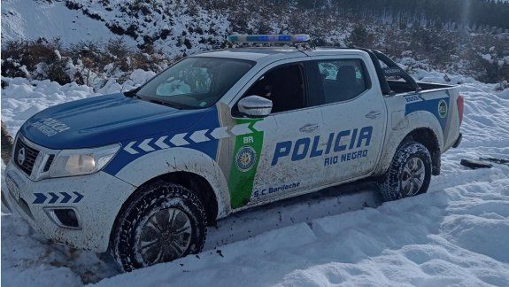 Policía rescató a un hombre aislado por el temporal de nieve