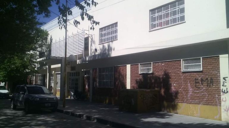 Un joven fue asesinado afuera de una escuela en Regina